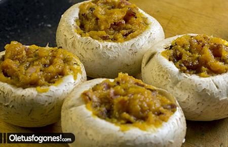 Champiñones rellenos de al horno