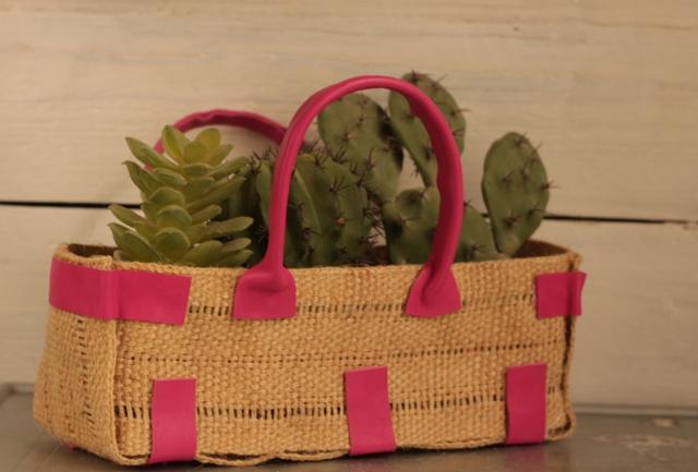 cesta de yute y cuero terminada