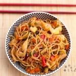 Noodels con pollo y verduras