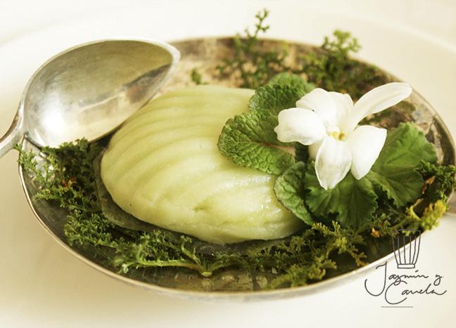 Conchas de mazapán, requesón y chocolate