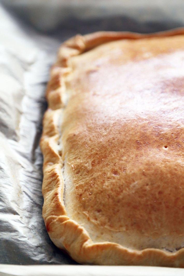 Empanada gallega de atún