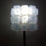 Cómo realizar una lámpara reciclando 45 botellas de plástico pequeñas - Lamp made out of 45 recycled plastic bottles Reciclado Creativo Rosa Montesa