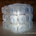 Cómo realizar una lámpara reciclando 45 botellas de plástico pequeñas - Lamp made out of 45 recycled plastic bottles Reciclado Creativo Rosa Montesa