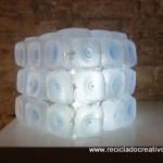 Cómo realizar una lámpara reciclando 45 botellas de plástico pequeñas - Lamp made out of 45 recycled plastic bottles Reciclado Creativo Rosa Montesa