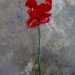 Cómo hacer flores de plástico pet de colores - reciclado - How to make plastic flowers with recycled plastic bottles