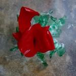 Cómo hacer una flor roja de botellas de plástico pet reciclado How to make plastic flowers with recycled plastic bottles