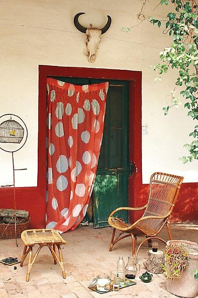 12. los lunares en la decoración_ exterior con vistas_blog de decoración_anthropologie