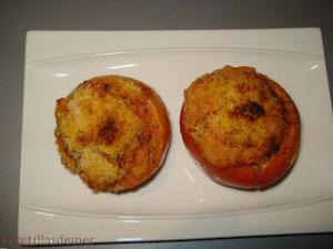 Tomates rellenos de salchicha