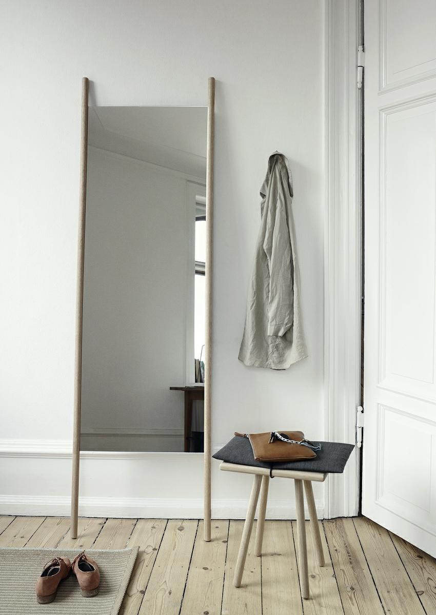 Georg mirror and stool