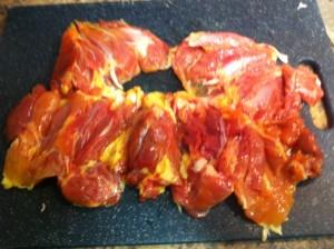 Contramuslos y pernil de pollo de corral orgánico deshuesados y sin piel.