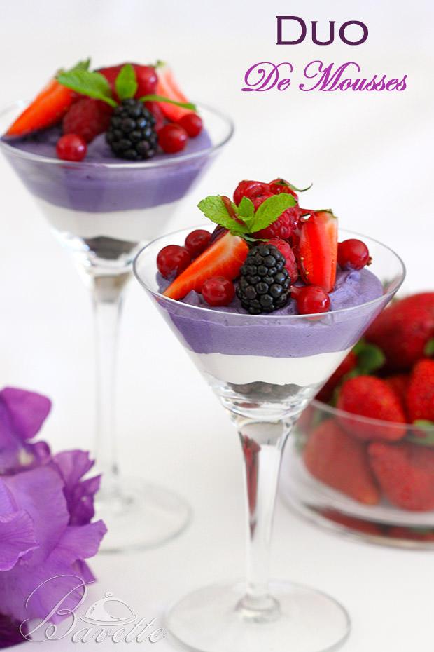 Mousse de moras con mousse de yogurt y frutos rojos