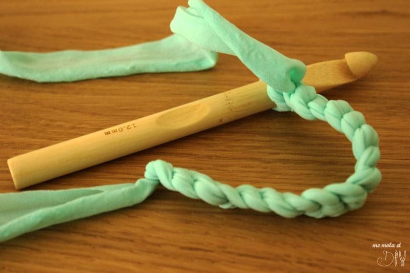 pulsera de trapillo diy con cadeneta de crochet