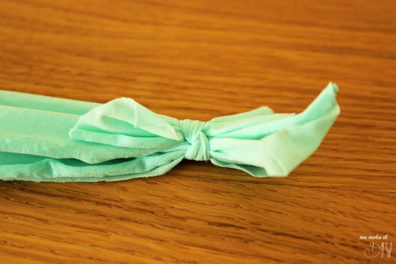 nudo para juntar las cuatro tiras de trapillo