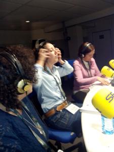 Vivi, Fátima, sus cascos y Pilar 