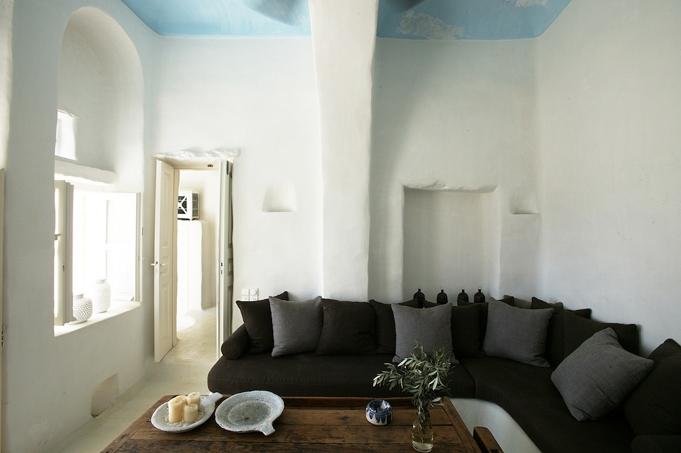 house-in-tinos-island-greece-by-Zege-architects-in-collaboration-with-architect-interior-designer-Marilyn-Katsaris-yatzer-4
