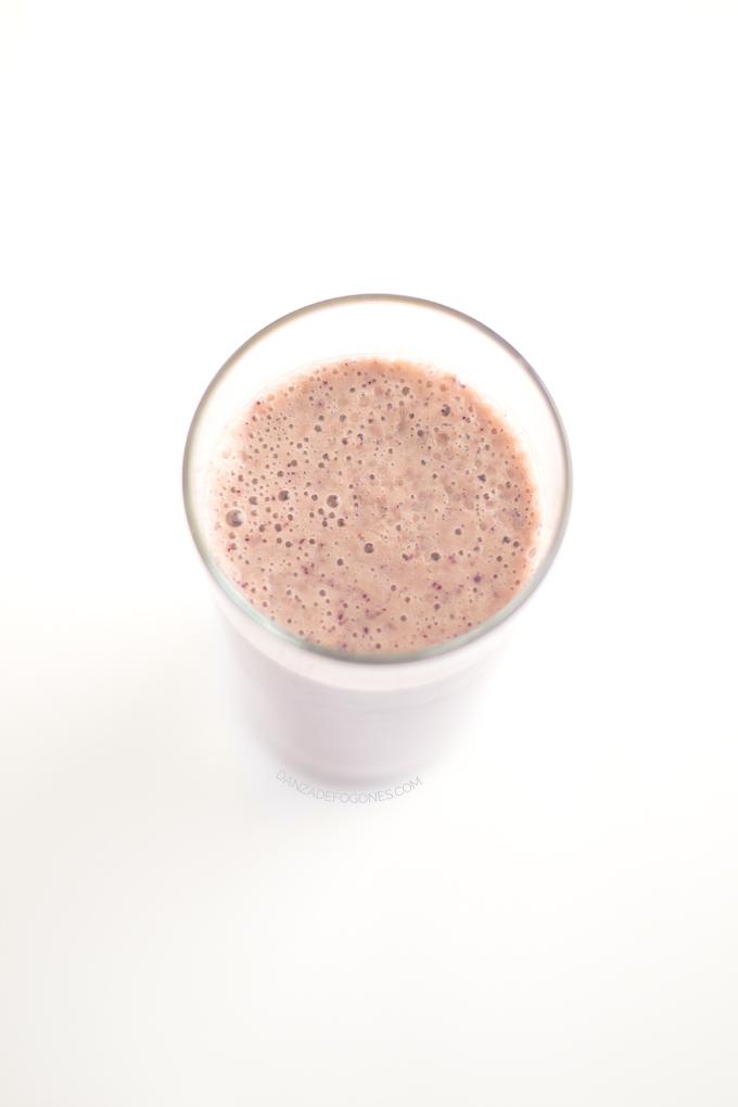 Batido de arandanos, canela, datiles y platano | danzadefogones.com