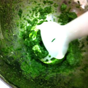 triturar espinaca 300x300 Tortillas de Espinacas