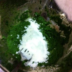 agregar harina 300x300 Tortillas de Espinacas