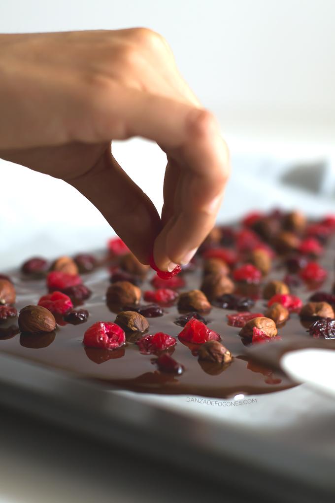 Tableta de chocolate con frutos secos | danzadefogones.com