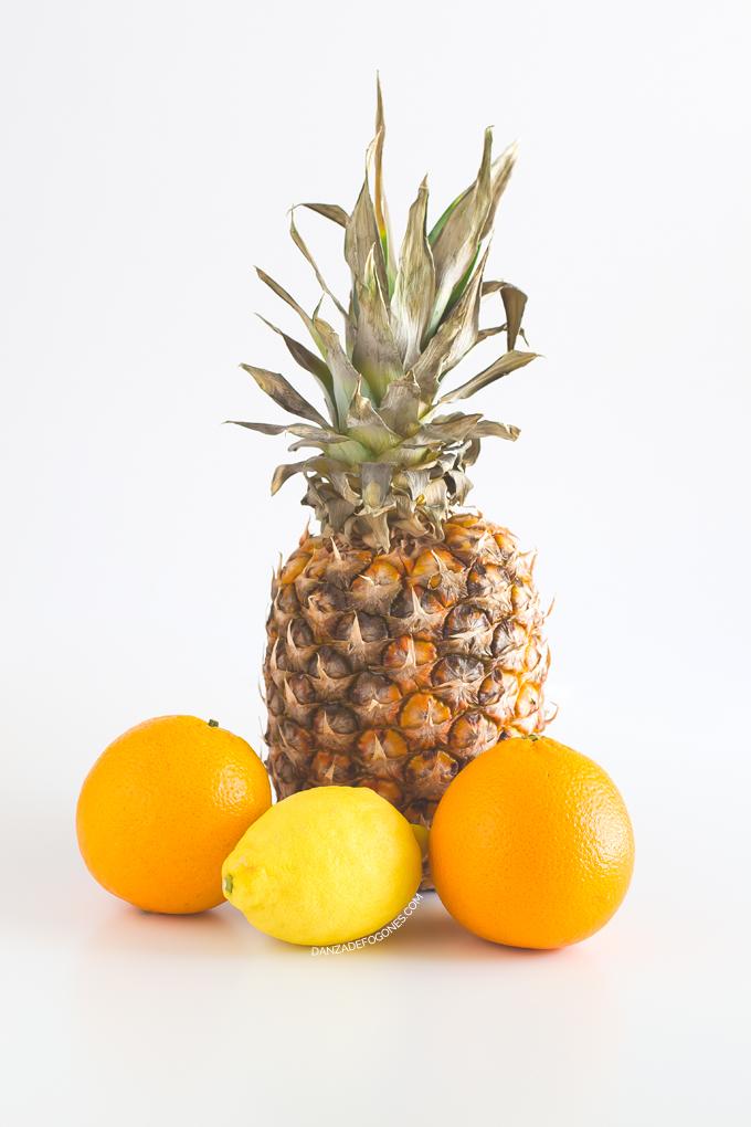 Ingredientes-para-el-agua-detox-piña-naranja-y-limon-danzadefogones.com