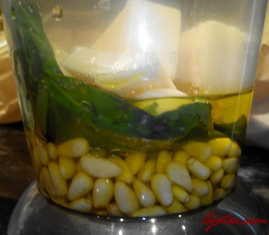 preparar salsa pesto