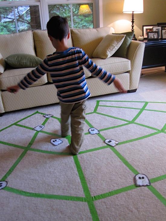 Spider Web Gross Mot