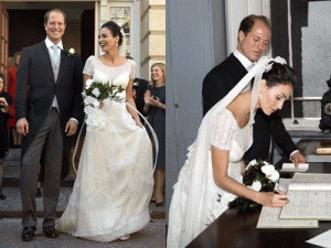 Inés Sastre el día de su boda luciendo un vestido de novia con escote estilo joya