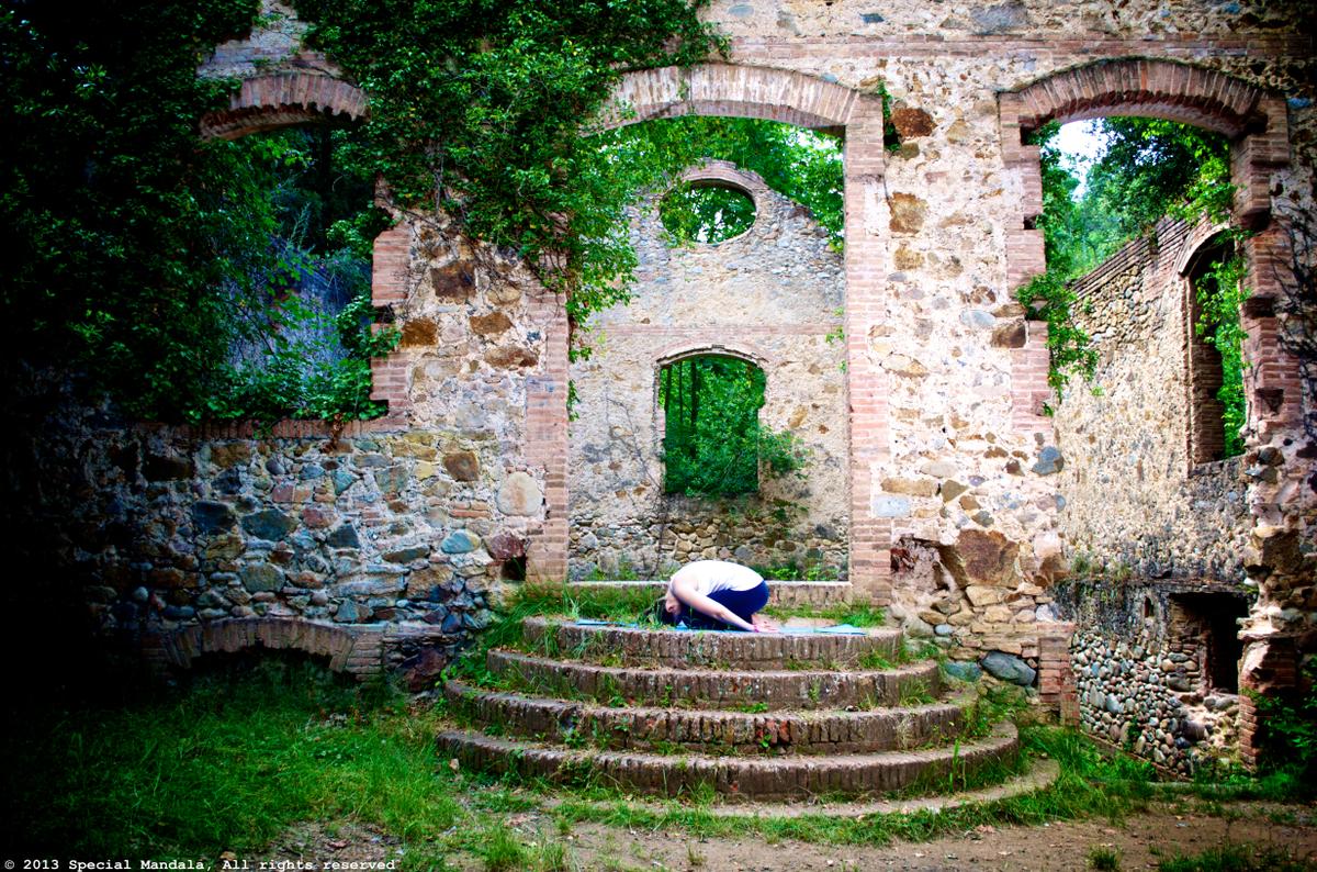 BALASANA (o postura del bebé)