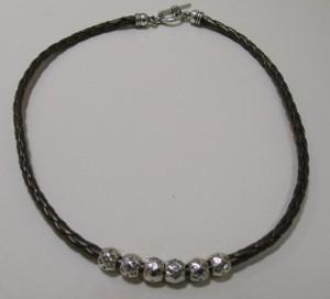 collares de cuero