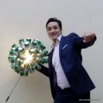 Lámpara realizada con 50 botellas de cerveza recicladas. #yotambienquierouna Reciclado Creativo. Rosa Montesa