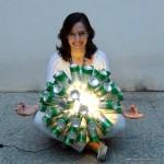 Lámpara realizada con 50 botellas de cerveza recicladas. #yotambienquierouna Reciclado Creativo. Rosa Montesa