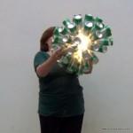 Lámpara realizada con 50 botellas de cerveza recicladas. #yotambienquierouna Reciclado Creativo. Rosa Montesa