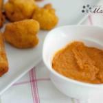 Verduras rebozadas con salsa romesco