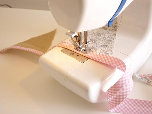 cómo cose banderola de tela