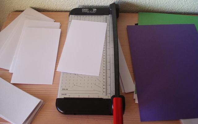 guillotina para cortar las tarjetas