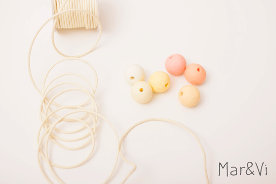 un collar en colores pastel paso a paso