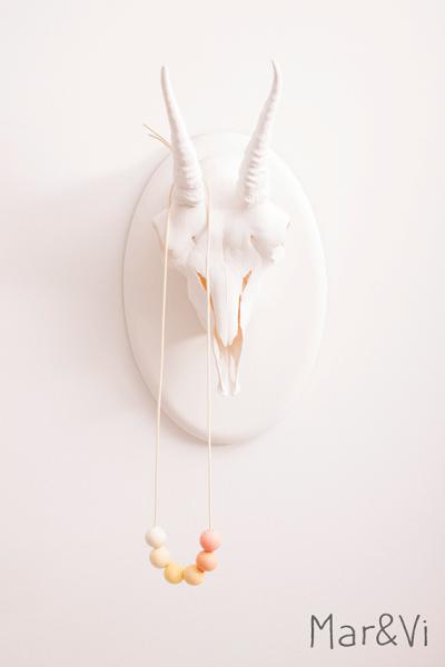 un collar muy sencillo en pasta polimérica