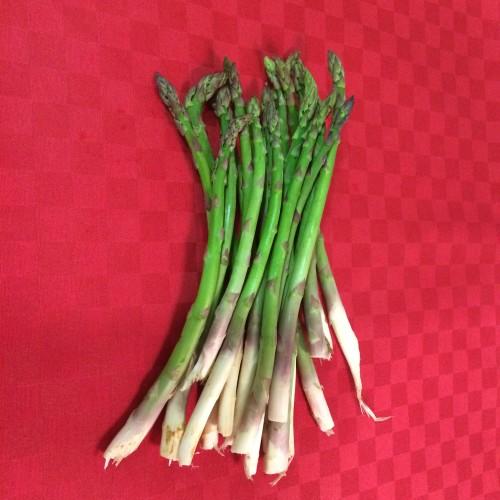 Espárragos verdes frescos 