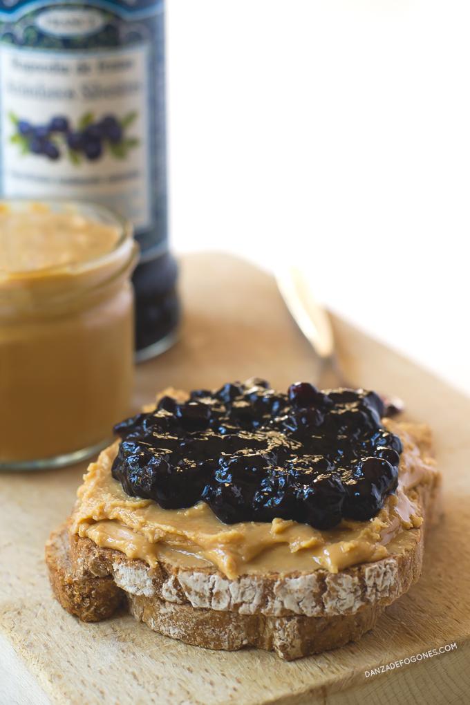 Mantequilla de maní con mermelada | danzadefogones.com