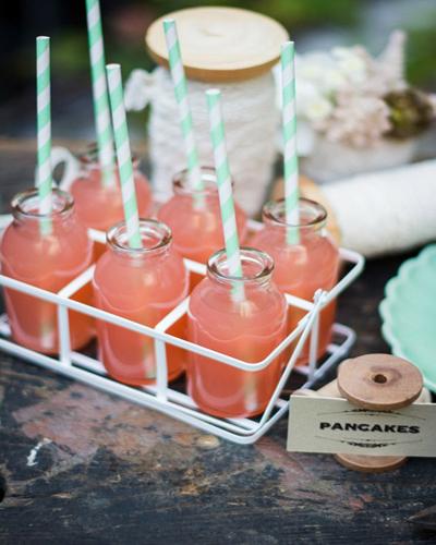 decorar para una cena de verano vasos