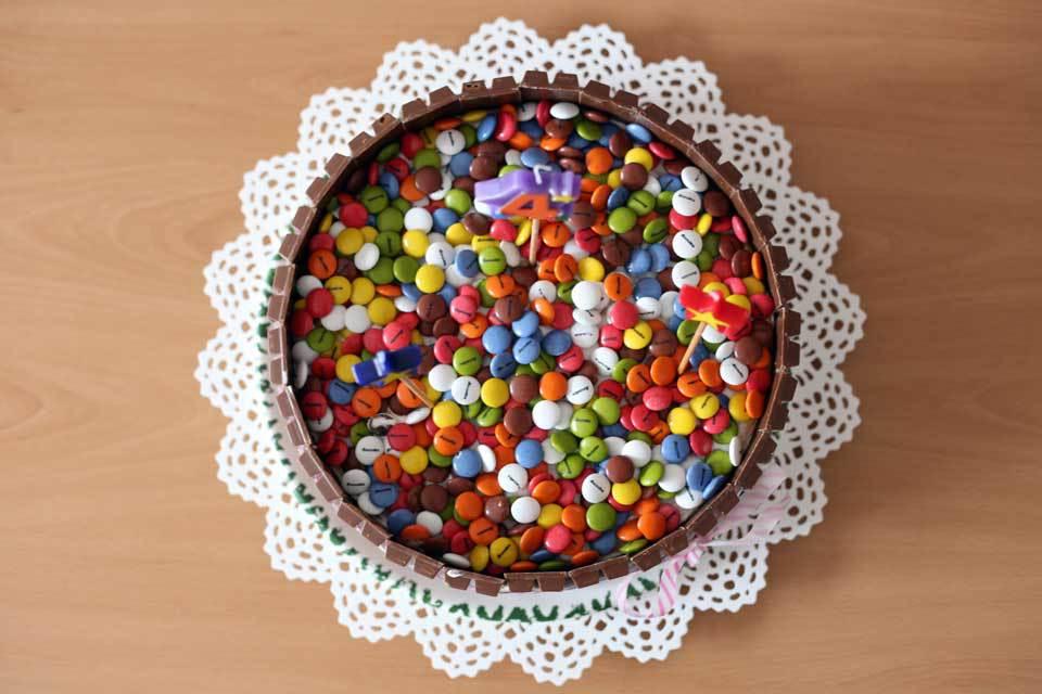 Tarta Kit Kat y Lacasitos