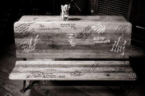 colores-de-boda-libro-firmas-banco-madera-6