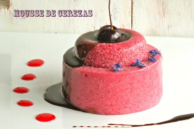 Mousse de cerezas con glaseado de chocolate