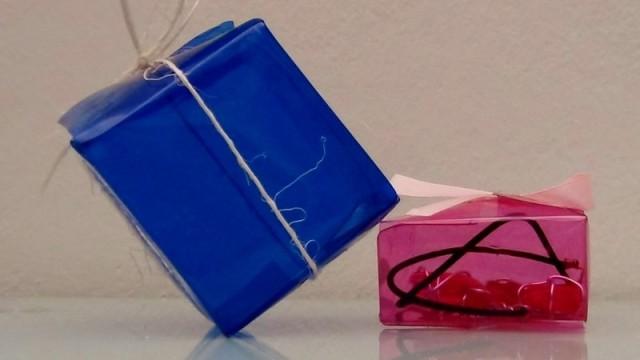 Cajas de regalo bomboneras con botellas de plástico recicladas #gotasdesolidaridad Reciclado Creativo Rosa Montesa