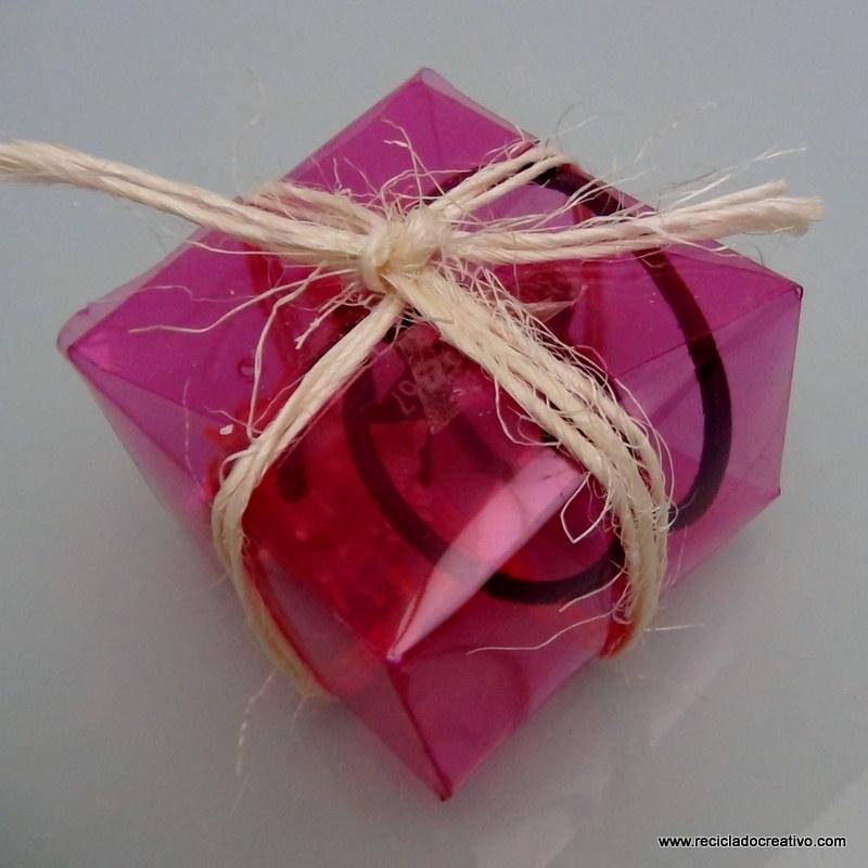 Cajas de regalo bomboneras con botellas de plástico recicladas #gotasdesolidaridad Reciclado Creativo Rosa Montesa