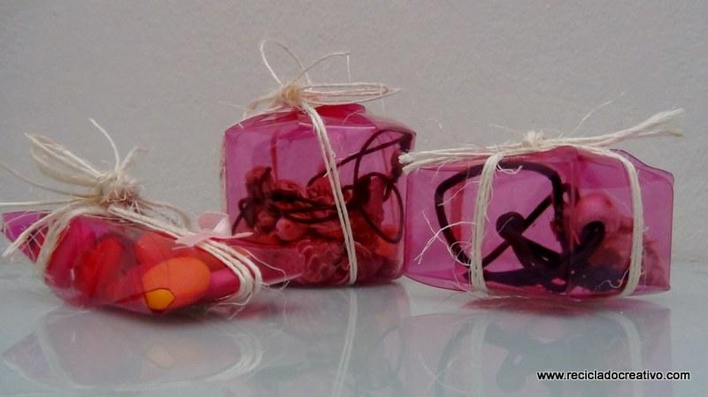 Cajas de regalo bomboneras con botellas de plástico recicladas #gotasdesolidaridad RecicladoCreativo RosaMontesa