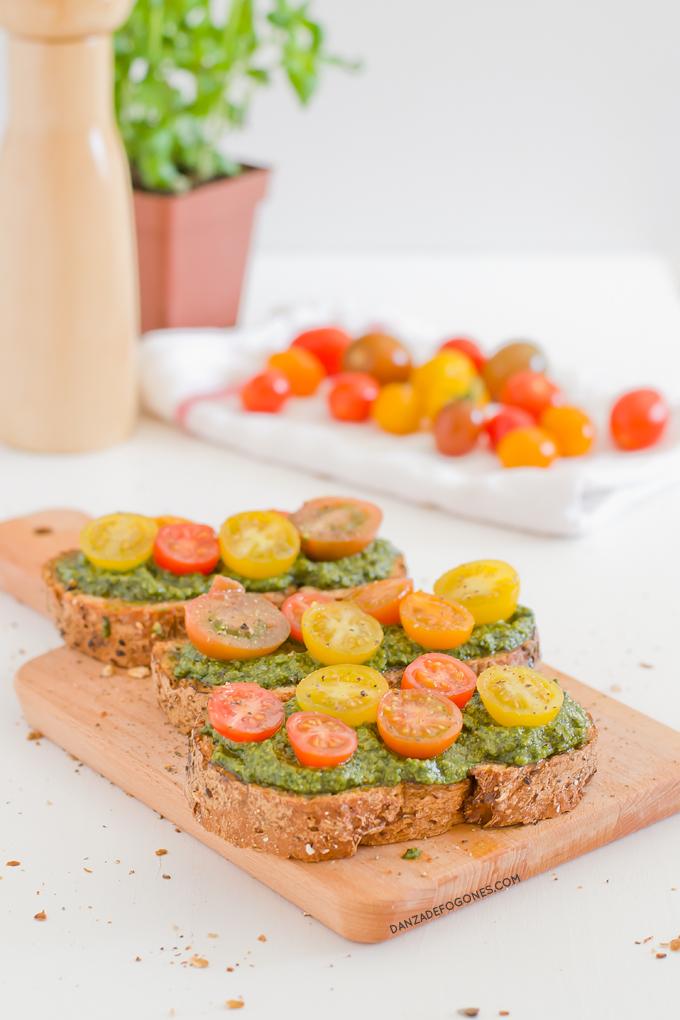 Bruschetta con pesto vegano | danzadefogones.com