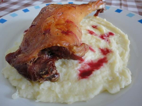 Confit de pato con puré de patatas