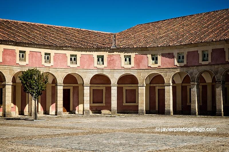 Edificio de las caballerizas del ala oriental de la plaza de Armas. Real Palacio de Riofrío. Segovia. Castilla y León. España. © Javier Prieto Gallego;