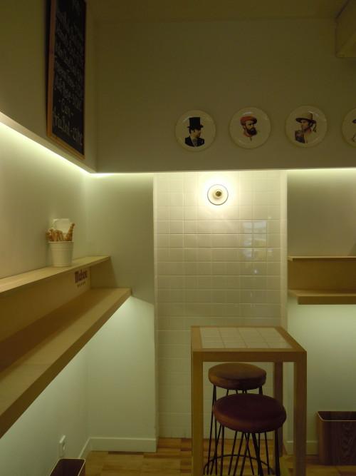 Iluminación indirecta bocadillos y champán